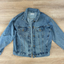 Load image into Gallery viewer, Denim jacket
